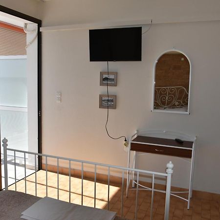 Lions 2 Studios & Apartments, Poros Island. Pórosz Kültér fotó