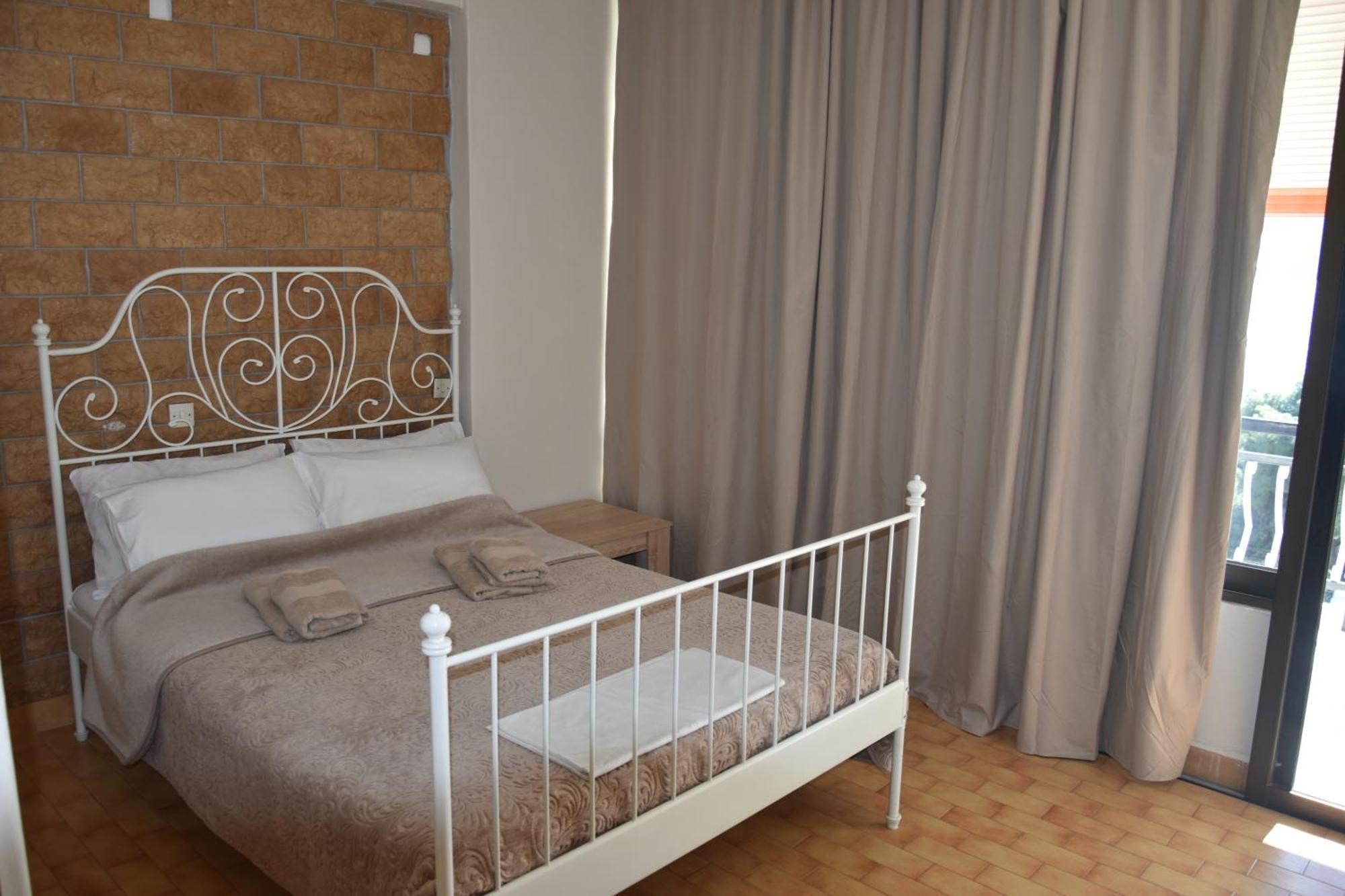 Lions 2 Studios & Apartments, Poros Island. Pórosz Kültér fotó