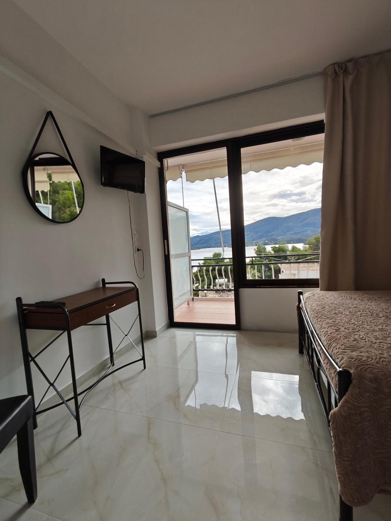 Lions 2 Studios & Apartments, Poros Island. Pórosz Kültér fotó