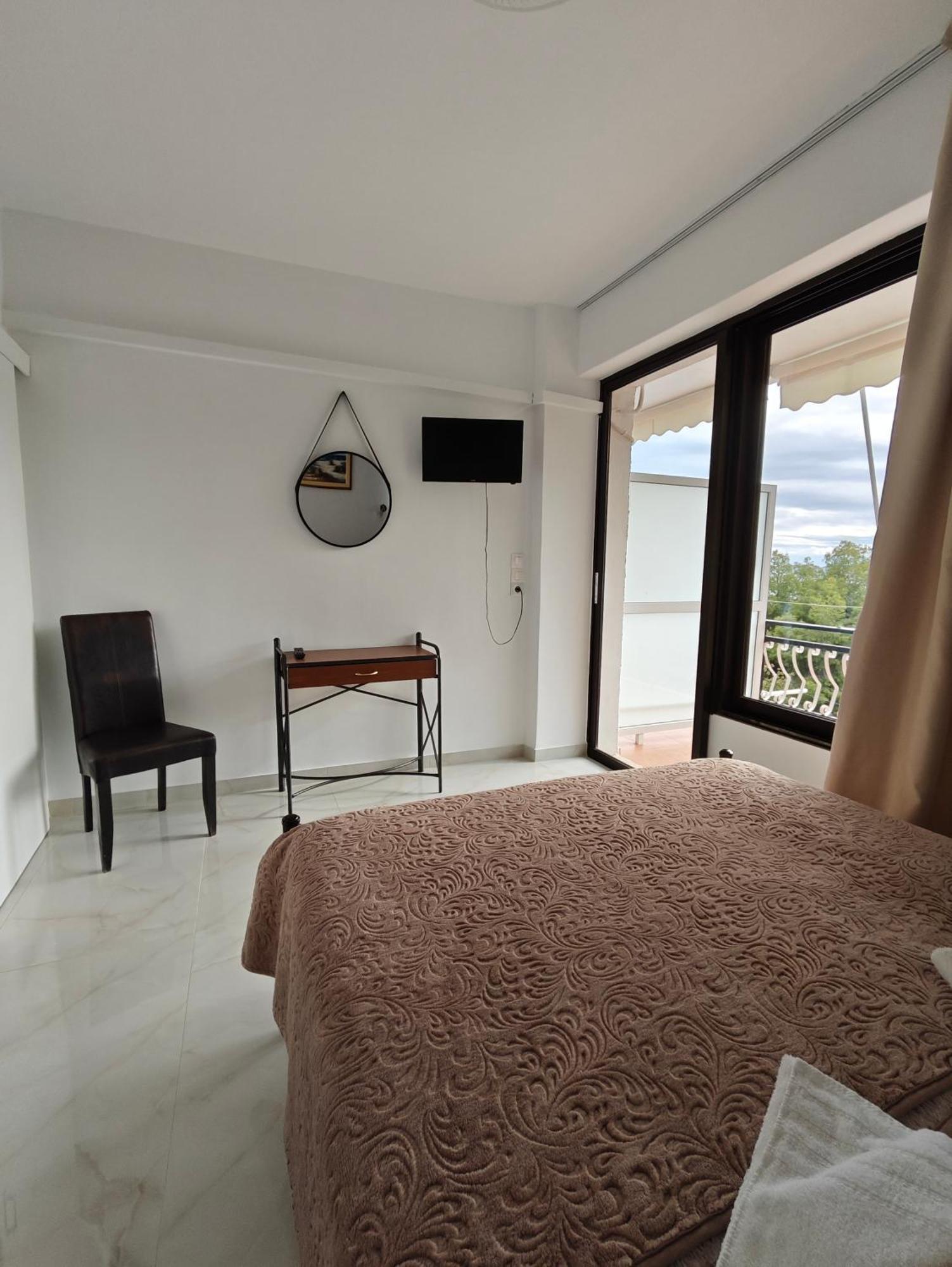Lions 2 Studios & Apartments, Poros Island. Pórosz Kültér fotó